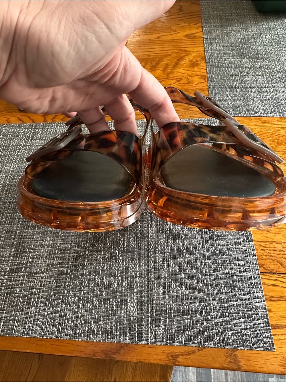 CUSHIONAIRE Tortoiseshell Buckle Jelly Slide Sandals- size 10 - Picture 4 of 5